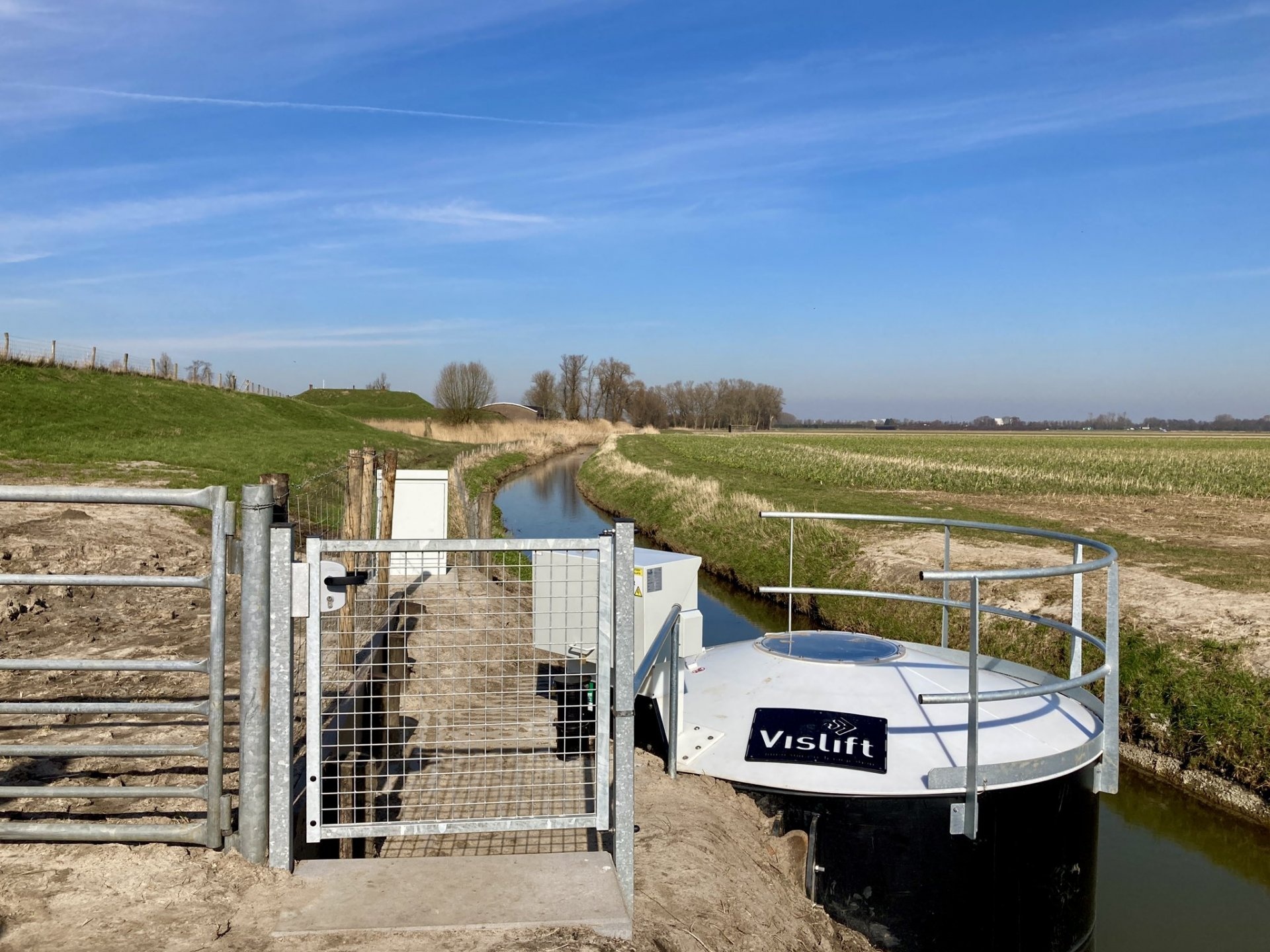 242-263-254-slide-b_w1920-2